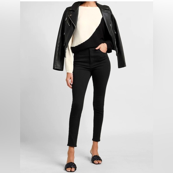 Ribbed Color Block Sweater - Picture 2 of 5